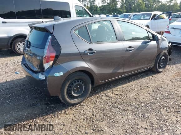 2015 Toyota Prius One z VIN JTDKDTB39F1096378, wystawiony jako IAAI lot #42947064 z przebiegiem 174 105 mil mil oraz . Historia ofert i sprzedaży dostępna na DreamBid. Obrazek 4.