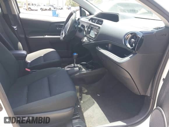 2015 Toyota Prius One z VIN JTDKDTB33F1087207, wystawiony jako IAAI lot #42776015 z przebiegiem 153 820 mil mil oraz . Historia ofert i sprzedaży dostępna na DreamBid. Obrazek 5.