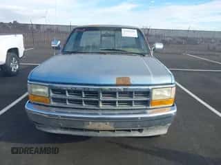 1991 Dodge Dakota S z VIN 1B7GL26X8MS361377, wystawiony jako IAAI lot #43316945 z przebiegiem 230 792 mil mil oraz . Historia ofert i sprzedaży dostępna na DreamBid. Obrazek 6.