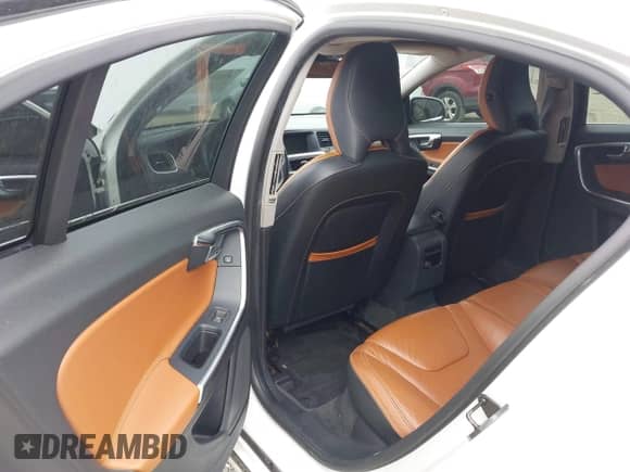 2013 Volvo S60 T5 с VIN YV1612FH8D2185936, выставлен на аукционе IAAI как лот 43211989 с пробегом 174 592 миль миль и . История ставок и продаж доступна на DreamBid. Изображение 8.