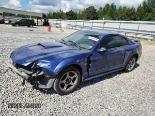 2003 Ford Mustang GT Deluxe с VIN 1FAFP42X03F303911, выставлен на аукционе Copart как лот 65293915 с пробегом 287 443 миль миль и Списание • Salvage title. История ставок и продаж доступна на DreamBid. Изображение 1.