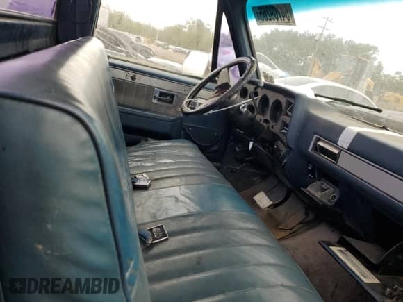 1986 Chevrolet Silverado 1500 с VIN 1GCDC14H7GS164567, выставлен на аукционе Copart как лот 54709265 с пробегом 59 670 миль миль и Списание • Salvage title. История ставок и продаж доступна на DreamBid. Изображение 10.