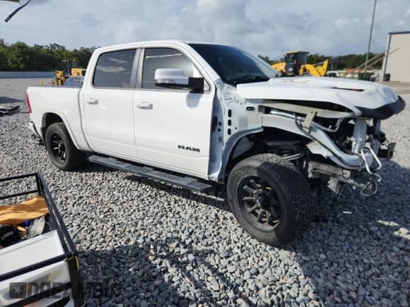 2022 Ram 1500 Laramie z VIN 1C6SRFJT0NN182360, wystawiony jako Copart lot #84590195 z przebiegiem Nie podano mil oraz Nie do naprawy • Non repairable. Historia ofert i sprzedaży dostępna na DreamBid. Obrazek 4.