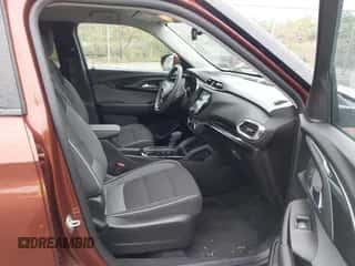 2021 Chevrolet TrailBlazer LT z VIN KL79MRSL6MB080984, wystawiony jako IAAI lot #43375878 z przebiegiem 45 494 mil mil oraz . Historia ofert i sprzedaży dostępna na DreamBid. Obrazek 5.