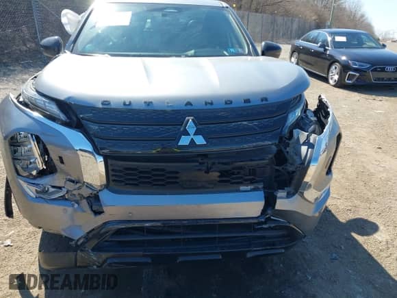 2023 Mitsubishi Outlander SEL z VIN JA4J4VA80PZ014751, wystawiony jako IAAI lot #41773106 z przebiegiem 20 980 mil mil oraz . Historia ofert i sprzedaży dostępna na DreamBid. Obrazek 6.