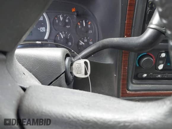 2004 Cadillac Escalade with VIN 1GYEK63NX4R317712, listed as a IAAI auction lot 42490729 with 294,798 mi miles and . Bid and sale history available at DreamBid. Image 11.