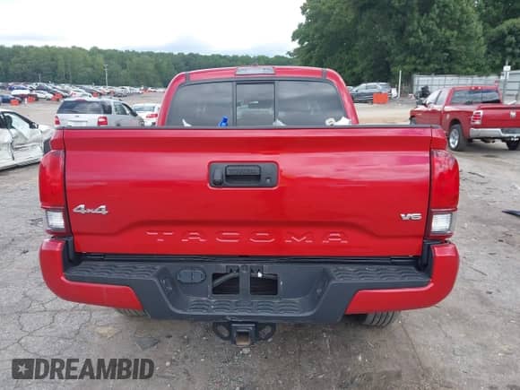 2022 Toyota Tacoma SR z VIN 3TMCZ5AN9NM523743, wystawiony jako IAAI lot #42970764 z przebiegiem 57 305 mil mil oraz . Historia ofert i sprzedaży dostępna na DreamBid. Obrazek 16.