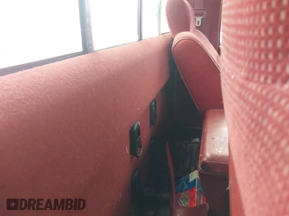 1994 Dodge 1500 z VIN 3B7HC16Y5RM562712, wystawiony jako IAAI lot #42156039 z przebiegiem 139 378 mil mil oraz . Historia ofert i sprzedaży dostępna na DreamBid. Obrazek 8.