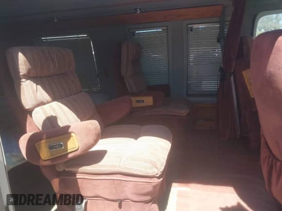 1989 Chevrolet Chevy Van with VIN 1GBEG25K5K7112900, listed as a IAAI auction lot 42931871 with 34,700 mi miles and . Bid and sale history available at DreamBid. Image 8.