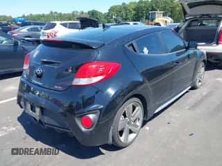 2013 Hyundai Veloster Turbo z VIN KMHTC6AE3DU152799, wystawiony jako IAAI lot #43142353 z przebiegiem 121 931 mil mil oraz . Historia ofert i sprzedaży dostępna na DreamBid. Obrazek 4.