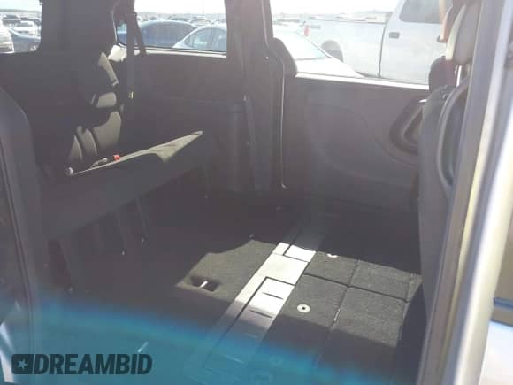 2019 Dodge Grand Caravan SE z VIN 2C4RDGBG3KR531295, wystawiony jako IAAI lot #42443507 z przebiegiem 96 102 mil mil oraz . Historia ofert i sprzedaży dostępna na DreamBid. Obrazek 8.