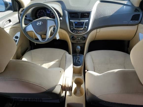 2013 Hyundai Accent GLS z VIN KMHCT4AE7DU521782, wystawiony jako Copart lot #82449265 z przebiegiem 111 826 mil mil oraz Szkoda całkowita • Salvage title. Historia ofert i sprzedaży dostępna na DreamBid. Obrazek 8.