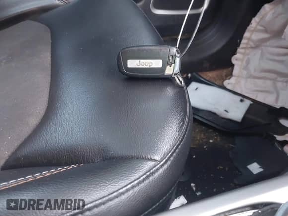 2020 Jeep Compass Latitude z VIN 3C4NJCBB2LT241780, wystawiony jako IAAI lot #41118805 z przebiegiem 74 891 mil mil oraz . Historia ofert i sprzedaży dostępna na DreamBid. Obrazek 11.