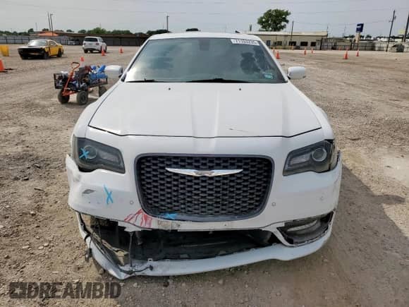 2018 Chrysler 300 S z VIN 2C3CCABG3JH266733, wystawiony jako Copart lot #71103235 z przebiegiem 87 985 mil mil oraz Szkoda całkowita • Salvage title. Historia ofert i sprzedaży dostępna na DreamBid. Obrazek 5.