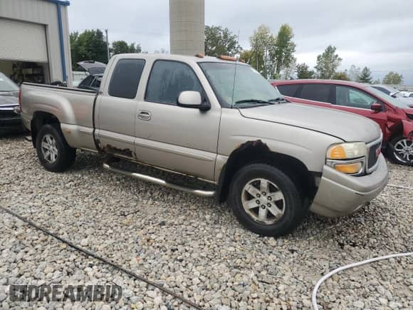 2002 GMC Sierra 1500 Denali with VIN 2GTFK69U821317318, listed as a Copart auction lot 72631874 with 137,372 mi miles and Clean title. Bid and sale history available at DreamBid. Image 4.