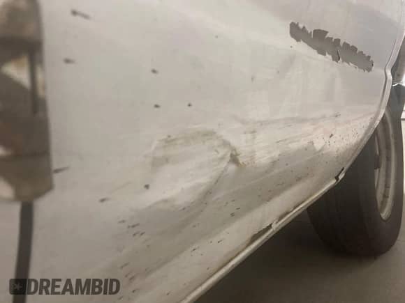 2013 Ford Econoline Cargo Commercial z VIN 1FTNS1EW0DDA17592, wystawiony jako IAAI lot #43589759 z przebiegiem 93 410 mil mil oraz . Historia ofert i sprzedaży dostępna na DreamBid. Obrazek 37.