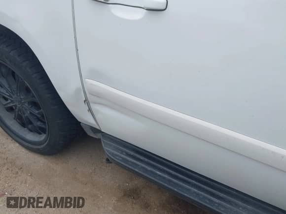 2007 Chevrolet Suburban LTZ z VIN 3GNFC16J77G300428, wystawiony jako IAAI lot #42279084 z przebiegiem Nie podano mil oraz . Historia ofert i sprzedaży dostępna na DreamBid. Obrazek 6.