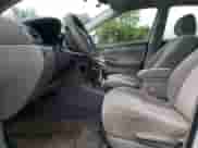 2005 Toyota Corolla CE z VIN 1NXBR32E15Z563949, wystawiony jako Copart lot #69611405 z przebiegiem 142 223 mil mil oraz Szkoda całkowita • Salvage title. Historia ofert i sprzedaży dostępna na DreamBid. Obrazek 7.