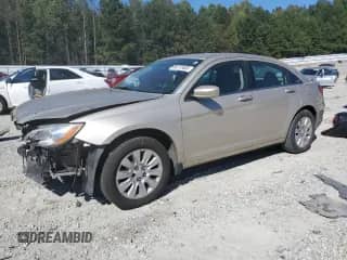 2014 Chrysler 200 LX с VIN 1C3CCBAB5EN167887, выставлен на аукционе Copart как лот 86173405 с пробегом Не указан миль и Списание • Salvage title. История ставок и продаж доступна на DreamBid. Изображение 1.
