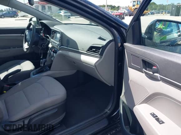 2019 Hyundai Elantra SE с VIN KMHD74LF1KU778318, выставлен на аукционе IAAI как лот 43443540 с пробегом 14 564 миль миль и . История ставок и продаж доступна на DreamBid. Изображение 5.