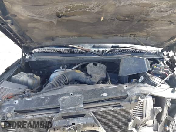 2003 Chevrolet Silverado 2500HD LT z VIN 1GCHK23123F121689, wystawiony jako IAAI lot #41025122 z przebiegiem 343 269 mil mil oraz . Historia ofert i sprzedaży dostępna na DreamBid. Obrazek 10.