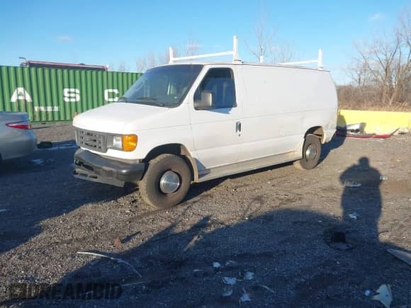 2004 Ford Econoline Cargo с VIN 1FTSE34L84HA87783, выставлен на аукционе IAAI как лот 41222516 с пробегом 245 991 миль миль и . История ставок и продаж доступна на DreamBid. Изображение 2.