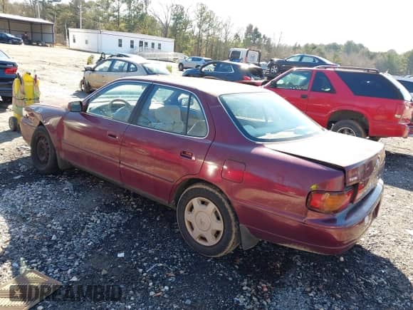 1996 Toyota Camry LE z VIN 4T1BF12K8TU129723, wystawiony jako IAAI lot #41441099 z przebiegiem 245 000 mil mil oraz . Historia ofert i sprzedaży dostępna na DreamBid. Obrazek 3.