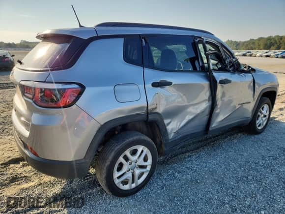 2017 Jeep Compass Sport with VIN 3C4NJDAB8HT656150, listed as a Copart auction lot 81692155 with 262,608 mi miles and Salvage title. Bid and sale history available at DreamBid. Image 3.