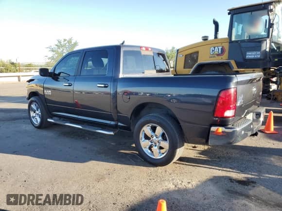 2018 Ram 1500 Big Horn z VIN 1C6RR7LG5JS253990, wystawiony jako Copart lot #66916945 z przebiegiem 98 324 mil mil oraz Szkoda całkowita • Salvage title. Historia ofert i sprzedaży dostępna na DreamBid. Obrazek 2.