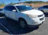 2012 Chevrolet Traverse 1LT z VIN 1GNKRGED6CJ253414, wystawiony jako IAAI lot #43337610 z przebiegiem 212 522 mil mil oraz . Historia ofert i sprzedaży dostępna na DreamBid. Obrazek 1.