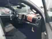 2025 Ram 1500 Big Horn z VIN 1C6RREFG1SN504598, wystawiony jako IAAI lot #42380514 z przebiegiem 7 657 mil mil oraz . Historia ofert i sprzedaży dostępna na DreamBid. Obrazek 5.