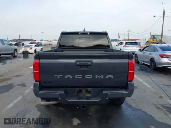 2024 Toyota Tacoma TRD Off Road с VIN 3TMLB5JN6RM051513, выставлен на аукционе IAAI как лот 43140179 с пробегом 13 703 миль миль и . История ставок и продаж доступна на DreamBid. Изображение 16.