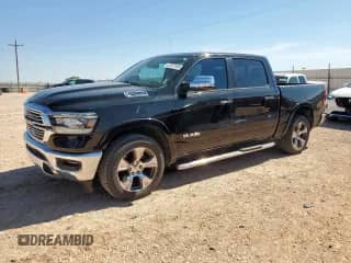 2020 Ram 1500 Laramie z VIN 1C6RREJT8LN306526, wystawiony jako Copart lot #60701565 z przebiegiem 74 502 mil mil oraz Szkoda całkowita • Salvage title. Historia ofert i sprzedaży dostępna na DreamBid. Obrazek 1.