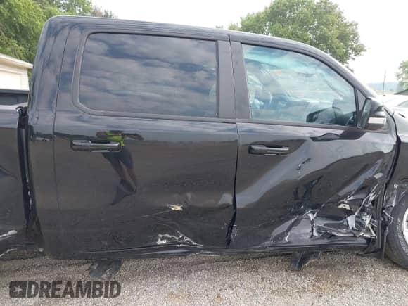 2022 Ram 1500 Big Horn z VIN 1C6RRFFG9NN400564, wystawiony jako IAAI lot #42364826 z przebiegiem 18 618 mil mil oraz . Historia ofert i sprzedaży dostępna na DreamBid. Obrazek 19.