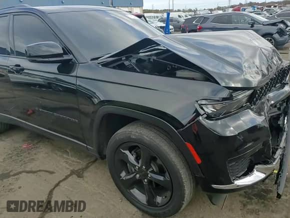 2022 Jeep Grand Cherokee Laredo z VIN 1C4RJHAGXN8633046, wystawiony jako Copart lot #77960944 z przebiegiem 41 830 mil mil oraz Czysty tytuł • Clean title. Historia ofert i sprzedaży dostępna na DreamBid. Obrazek 12.