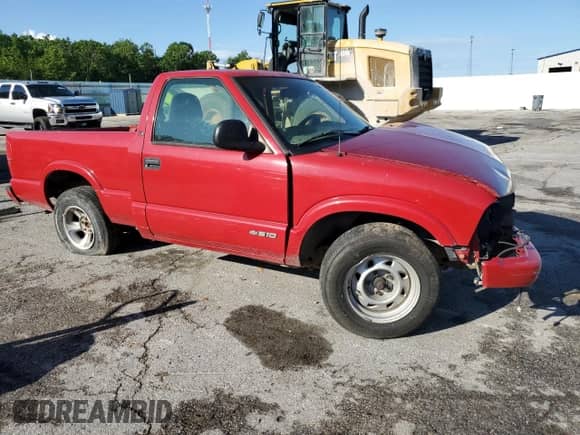 1998 Chevrolet S-10 LS with VIN 1GCCS144XWK237392, listed as a Copart auction lot 57331565 with 129,983 mi miles and Salvage title. Bid and sale history available at DreamBid. Image 4.