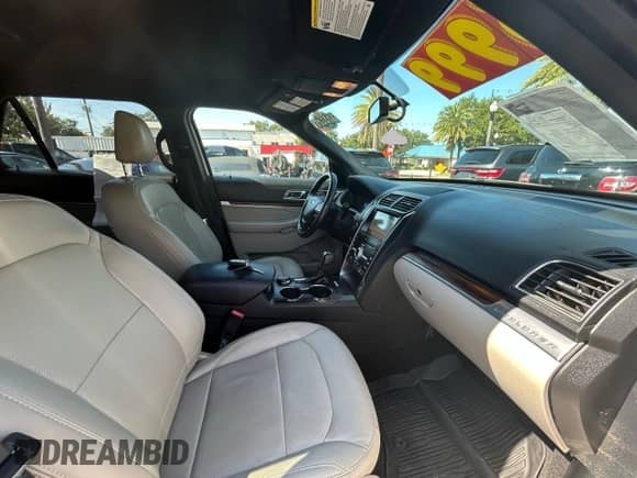 2019 Ford Explorer Limited z VIN 1FM5K8F80KGA52780, wystawiony jako Copart lot #90130305 z przebiegiem 131 865 mil mil oraz Czysty tytuł • Clean title. Historia ofert i sprzedaży dostępna na DreamBid. Obrazek 5.