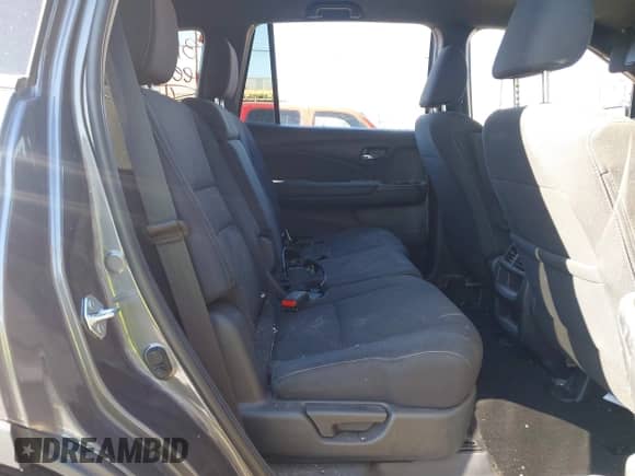 2021 Honda Passport Sport z VIN 5FNYF7H22MB014439, wystawiony jako IAAI lot #43172715 z przebiegiem 34 103 mil mil oraz . Historia ofert i sprzedaży dostępna na DreamBid. Obrazek 8.