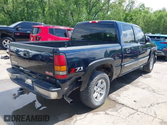 2006 GMC Sierra 1500 SLT with VIN 2GTEK13T461101387, listed as a IAAI auction lot 42113867 with 240,610 mi miles and . Bid and sale history available at DreamBid. Image 4.