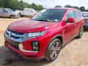 2021 Mitsubishi Outlander ES z VIN JA4ARUAU3MU019380, wystawiony jako IAAI lot #42869543 z przebiegiem 47 305 mil mil oraz . Historia ofert i sprzedaży dostępna na DreamBid. Obrazek 2.