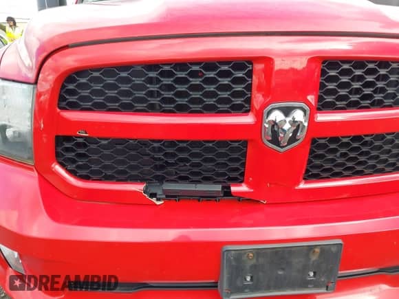 2013 Ram 1500 Express z VIN 3C6JR7AT0DG583884, wystawiony jako IAAI lot #43459586 z przebiegiem 129 391 mil mil oraz . Historia ofert i sprzedaży dostępna na DreamBid. Obrazek 6.