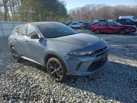 2024 Dodge Hornet R/T z VIN ZACPDFCW3R3A13488, wystawiony jako Copart lot #83318464 z przebiegiem 3 689 mil mil oraz Szkoda całkowita • Salvage title. Historia ofert i sprzedaży dostępna na DreamBid. Obrazek 12.