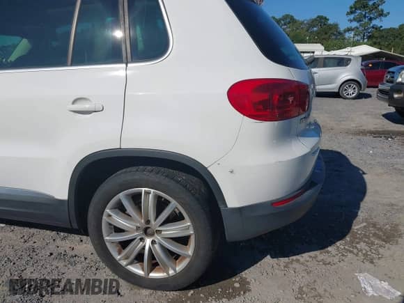 2012 Volkswagen Tiguan S с VIN WVGAV7AX8CW566799, выставлен на аукционе IAAI как лот 43131412 с пробегом 231 986 миль миль и . История ставок и продаж доступна на DreamBid. Изображение 12.