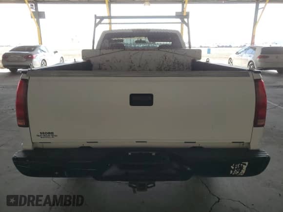 1998 GMC Sierra 1500 z VIN 1GTEC14M6WZ850008, wystawiony jako Copart lot #68911324 z przebiegiem 110 409 mil mil oraz Szkoda całkowita • Salvage title. Historia ofert i sprzedaży dostępna na DreamBid. Obrazek 6.
