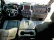 2020 Chevrolet Silverado 2500HD LTZ z VIN 1GC4YPEY5LF219250, wystawiony jako Copart lot #72065755 z przebiegiem Nie podano mil oraz Szkoda całkowita • Salvage title. Historia ofert i sprzedaży dostępna na DreamBid. Obrazek 8.