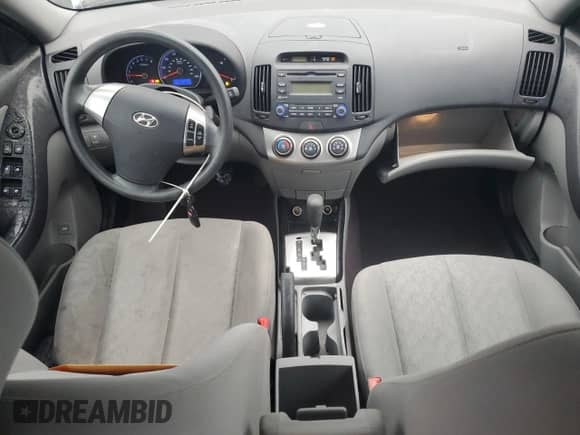 2010 Hyundai Elantra Blue с VIN KMHDU4AD2AU921172, выставлен на аукционе Copart как лот 88121985 с пробегом 63 702 миль миль и Списание • Salvage title. История ставок и продаж доступна на DreamBid. Изображение 8.