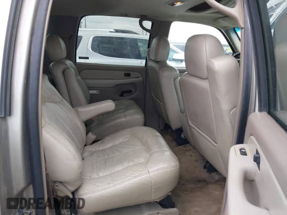 2001 Chevrolet Suburban LS with VIN 3GNFK16T11G136668, listed as a IAAI auction lot 42073131 with 246,271 mi miles and . Bid and sale history available at DreamBid. Image 8.