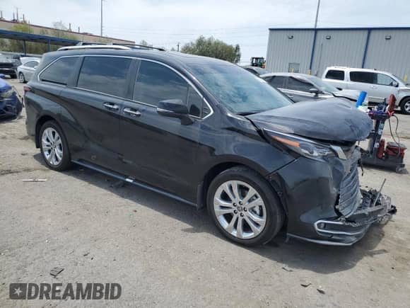 2024 Toyota Sienna Platinum с VIN 5TDERKEC8RS224914, выставлен на аукционе Copart как лот 65552915 с пробегом 11 438 миль миль и Списание • Salvage title. История ставок и продаж доступна на DreamBid. Изображение 4.