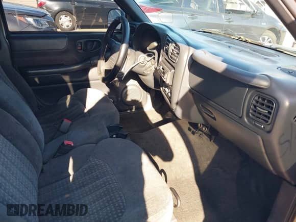 1998 Chevrolet S-10 LS z VIN 1GCCS19X0WK123534, wystawiony jako IAAI lot #43512998 z przebiegiem 183 283 mil mil oraz . Historia ofert i sprzedaży dostępna na DreamBid. Obrazek 5.