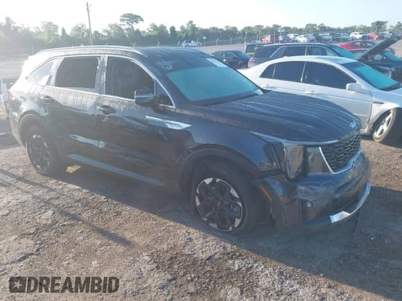 2025 Kia Sorento S с VIN 5XYRL4JC8SG381110, выставлен на аукционе IAAI как лот 43022824 с пробегом 13 277 миль миль и . История ставок и продаж доступна на DreamBid. Изображение 1.